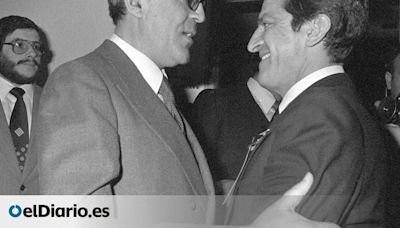 ¿Y si Sánchez cediera el lunes su puesto a otra persona del PSOE? Ya ha pasado antes: de Suárez a Calvo Sotelo en 1981