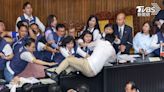 4綠委送醫韓國瑜還唱名 綠轟冷血「誰給壓力今要通過法案」