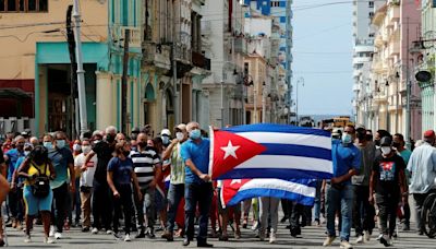 Sentenciaron con hasta 15 años de cárcel a 13 cubanos que protestaron contra el régimen en 2022