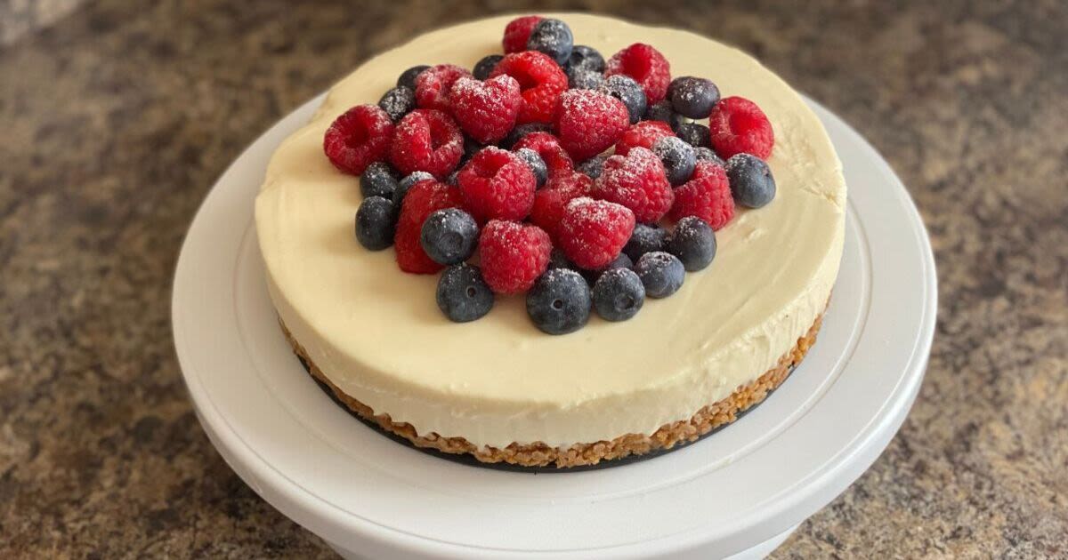 I made Mary Berry’s favourite lemon cheesecake recipe in 10 minutes - so easy