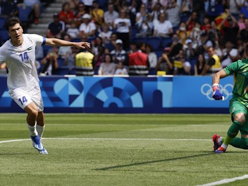 ¡Empata Uzbekistán por un penalti de VAR!