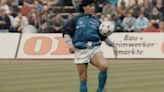 El secreto detrás de la icónica entrada en calor de Maradona al ritmo de “Live is life” que se hizo viral 35 años después