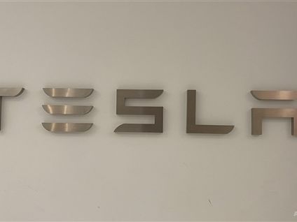 特斯拉(TSLA.US)擬將德國超級工廠員工裁減400人