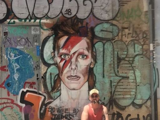 El grafiti indultado de David Bowie en Valencia entra en el museo: “Mi padre murió orgulloso”, dice el artista