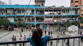 Cerca de 50 muertos en ataques israelíes contra escuela de UNRWA y otras zonas del centro de Gaza