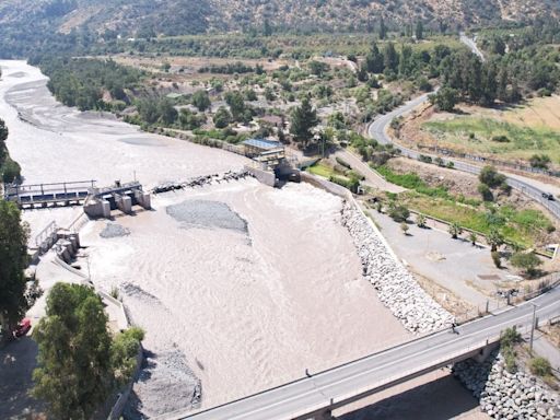 ”Aumenta el volumen de deshielo”: esta será la disponibilidad de agua en Santiago en el verano - La Tercera