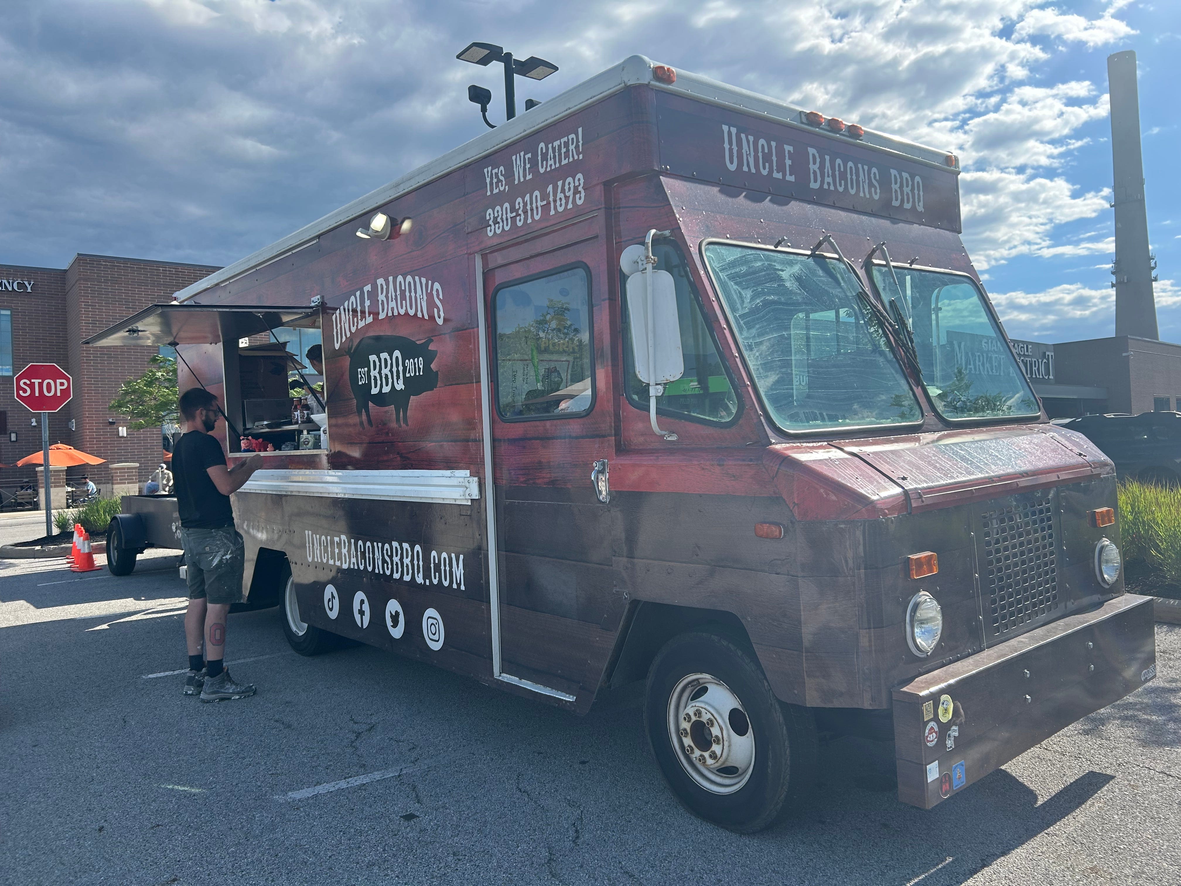 Try Pig Shots, BBQ parfait, smoked mac at Uncle Bacon's truck | Local Flavor on Wheels