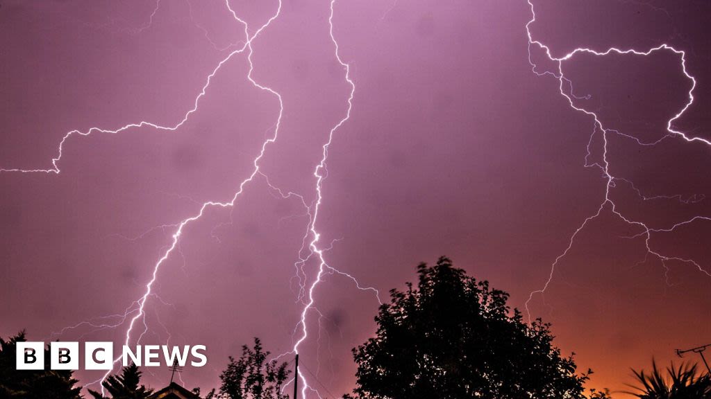 Weather warning over rain and thunderstorms across East