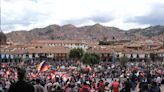 Protestos no Peru continuam apesar do estado de emergência; tribunal avalia a prisão de Castillo