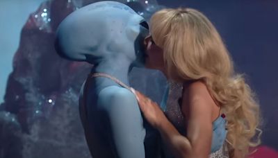 Sabrina Carpenter Has A Close Encounter With A Sassy Alien During Futuristic VMAs Performance