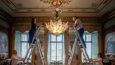 El palacio de Buckingham abre por primera vez a visitantes la sala donde está su famoso balcón