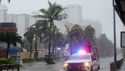 Hurricane Beryl makes landfall at Mexico's top tourist destinations triggering red alert