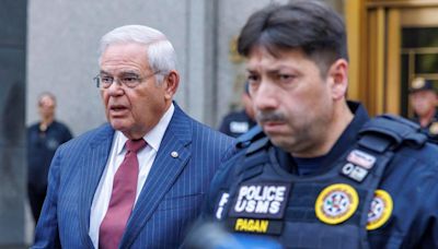 Demócratas piden a Bob Menéndez que renuncie tras ser declarado culpable en NY - El Diario NY