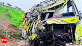 7 killed, 25 hurt as bus hits car on Lucknow-Agra expressway in Etawah | Kanpur News - Times of India