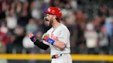 Doble de Harper en la 8va rompe el empate; Filis derrotan a Rockies