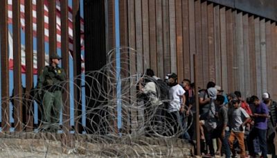 México afirma que logró “ordenar bastante” la frontera con Estados Unidos