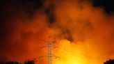 El incendio de Argamasilla de Calatrava arrasa 400 hectáreas y sigue enganchado en el monte