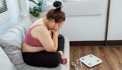 Symptoms of peripartum depression: Persistent sadness, trouble with sleep, weight loss or gain