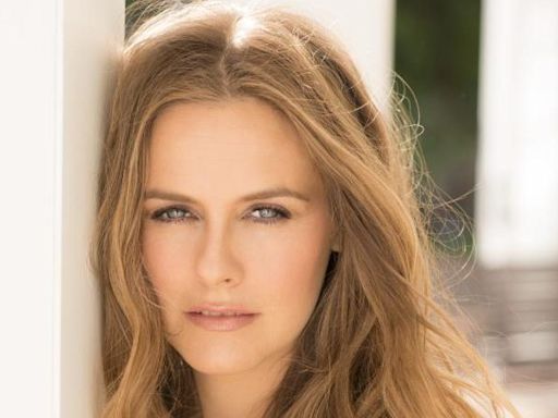 Alicia Silverstone to Star in Acorn TV Series ‘Irish Blood’