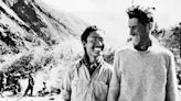 El alpinista y el sherpa que conquistaron el monte Everest: qué hicieron en la cumbre y la polémica sobre quién llegó primero