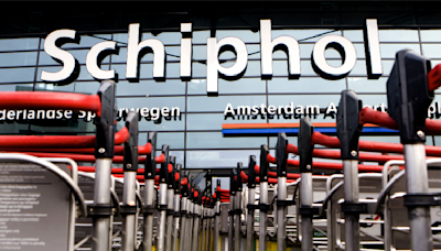 Una persona muere tras caer al motor de un avión en el aeropuerto Schipol de Ámsterdam