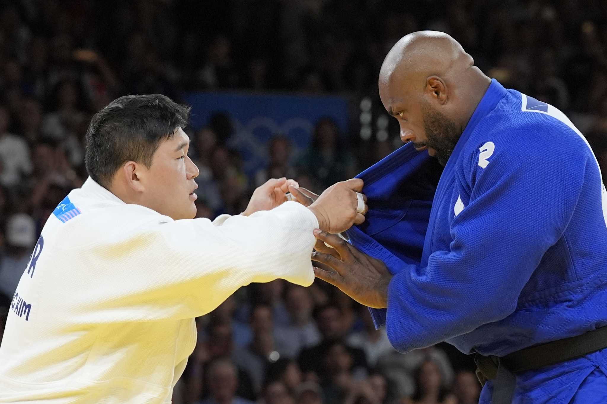 French judo icon Teddy Riner wins his 3rd individual Olympic gold in front of passionate home crowd