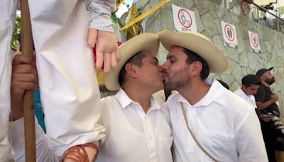 Amor, tradición y diversidad en la Guelaguetza de Oaxaca: danzantes protagonizan beso viral