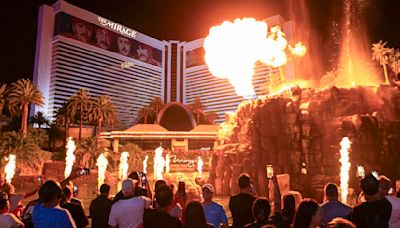 The volcano erupts for the last time as the iconic Mirage closes on the Las Vegas Strip