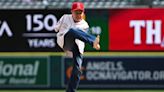 No hands, no arms, no problem. Tom Willis throws out the first pitch at his 30th MLB stadium