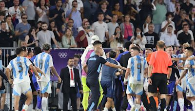 Juegos Olímpicos París 2024: la rivalidad Francia vs. Argentina explotó con incidentes al final del partido