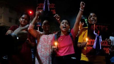 Indian women lead night protests after doctor's rape and murder