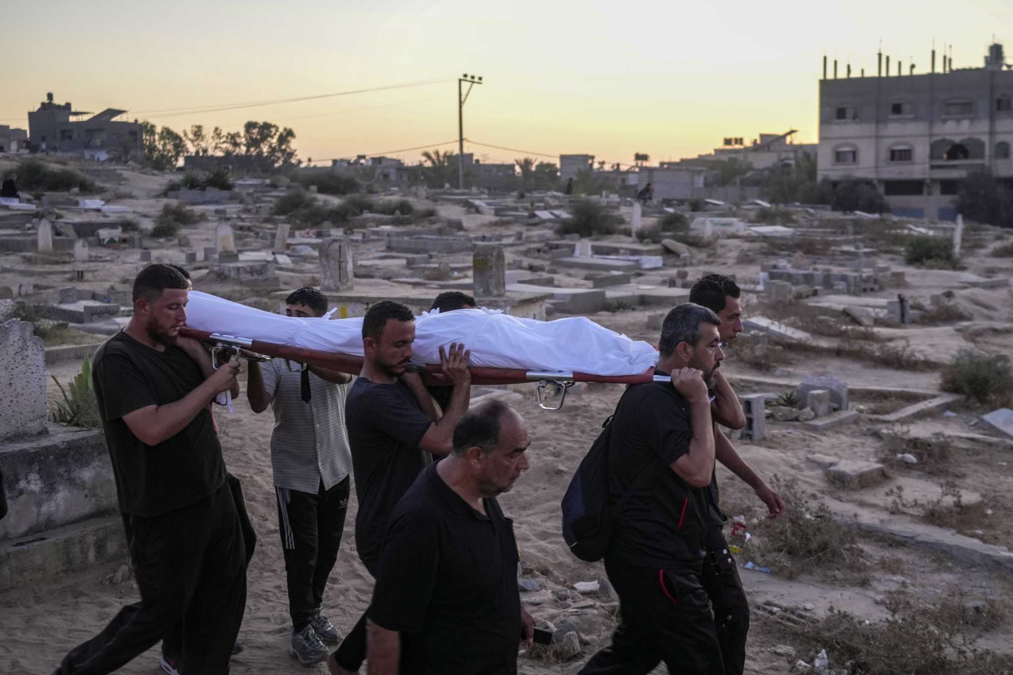 As Gaza death toll passes 40,000, corpses are buried in yards, streets, tiered graves