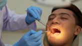 8成台灣成年人罹患牙周病！醫示警：恐釀心血管疾病 沖牙機不能替代牙線