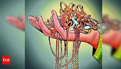 Man posing as soothsayer steals jewellery worth ₹4L | Bengaluru News - Times of India