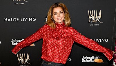 Shania Twain glams up to host Haute Living dinner party in Las Vegas