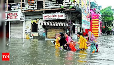 Heavy Rain Causes Chaos in Vadodara City, Hundreds Shifted | Vadodara News - Times of India