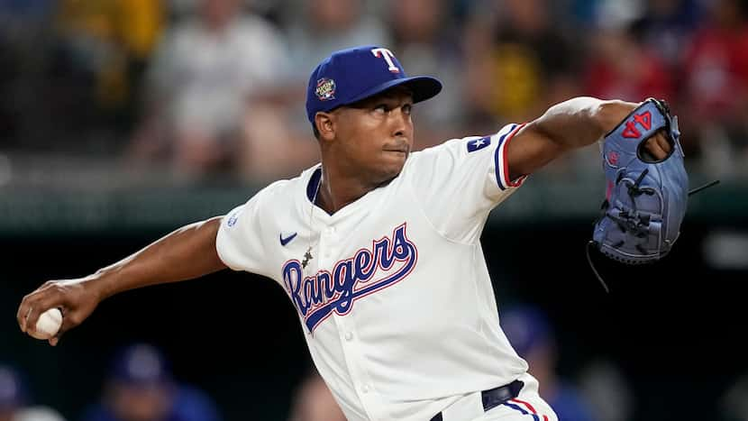 San Diego Padres dominate Texas Rangers bullpen, tie the series