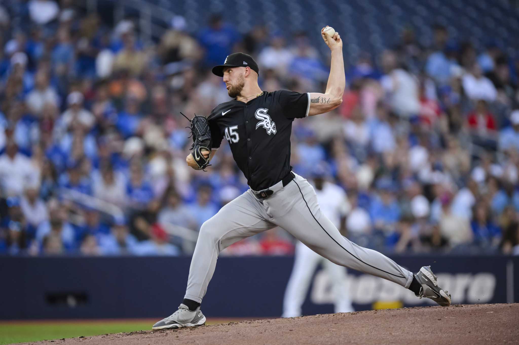 Crochet wins 4th straight start as White Sox snap 4-game losing streak, beat Blue Jays 5-0