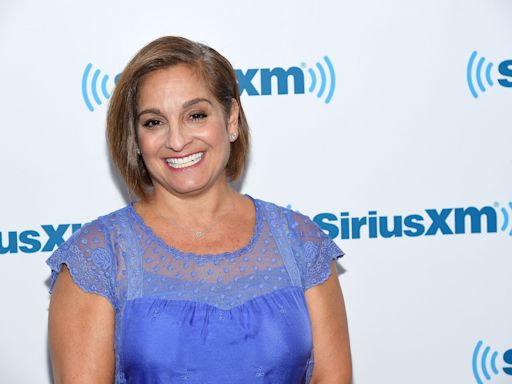 Olympian Mary Lou Retton in tearful health update after nearly dying