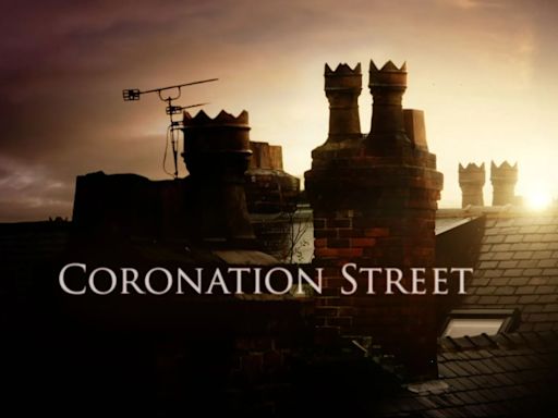 Corrie star signs new contract to keep him on the cobbles for another year