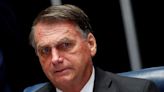 Bolsonaro responde a manifiesto y dice no necesita un "papel" para defender la democracia