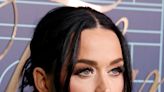 Katy Perry siempre honra a su hija en la alfombra roja