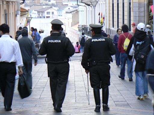 Dos policías son procesados por dispararle a una mujer sin razón, frente a su hija pequeña