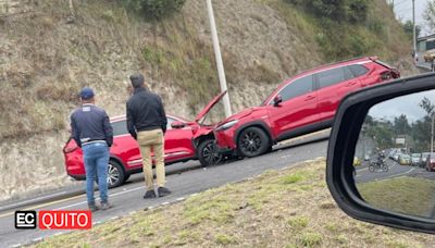 Choques en varias vías de Quito complican el tránsito