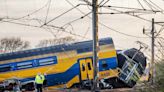 Al menos un muerto y una treintena de heridos en el descarrilamiento de un tren en Países Bajos