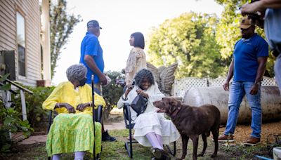 Descendants of Alabama slaves reunite in old plantation house: ‘Words can’t express the feeling’