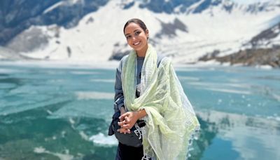 Jasmin Bhasin treks 15,000 ft, says it's just like life
