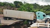 Video: colapsó un puente por las fuertes lluvias en Guatemala