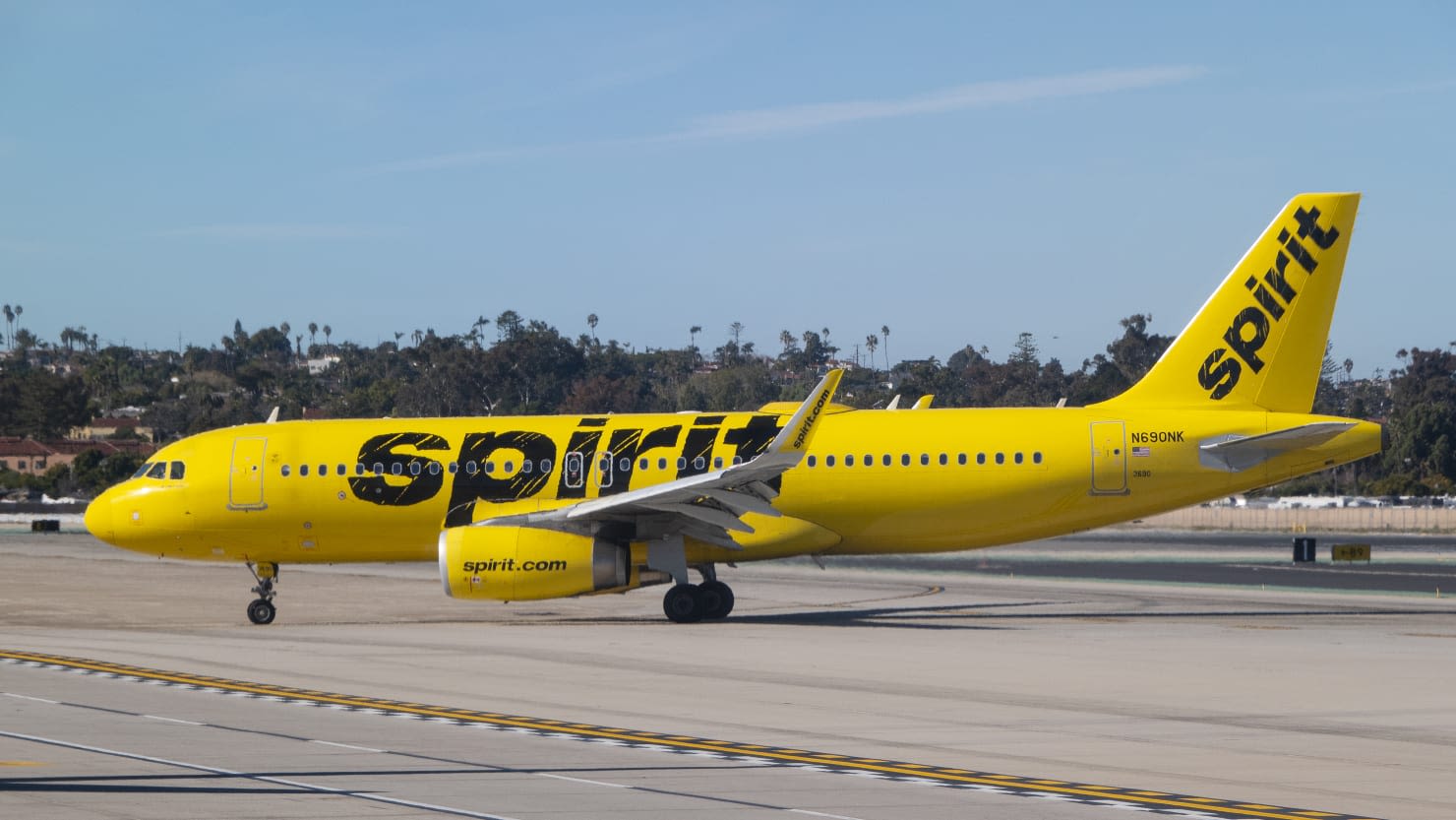 Spirit Airlines Workers Caught in All-Out Brawl at Check-In Desk