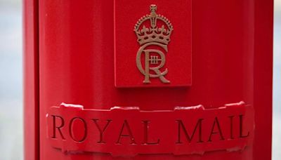 Se inauguró el primer buzón de correos con las iniciales de Carlos III en el Reino Unido